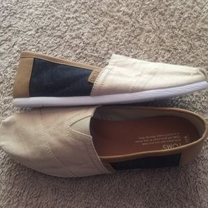 Men’s Toms NIB